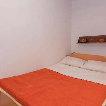 Apartment Ulica Vi *