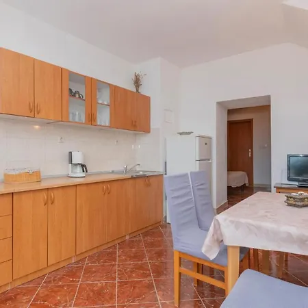 Ulica Vi Apartment *