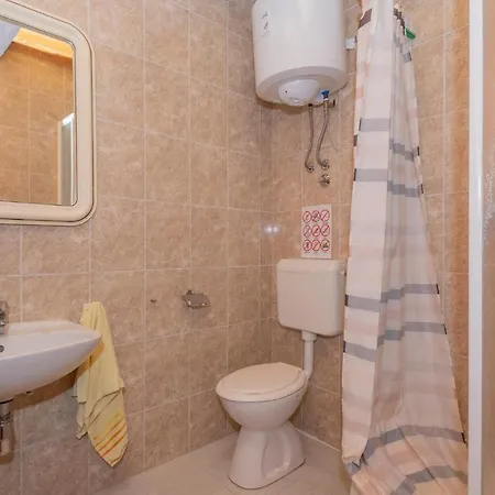 Ulica Vi Apartment Sucuraj